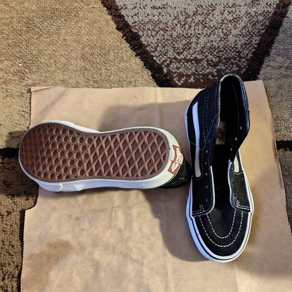 Vans - Picture 4 of 6